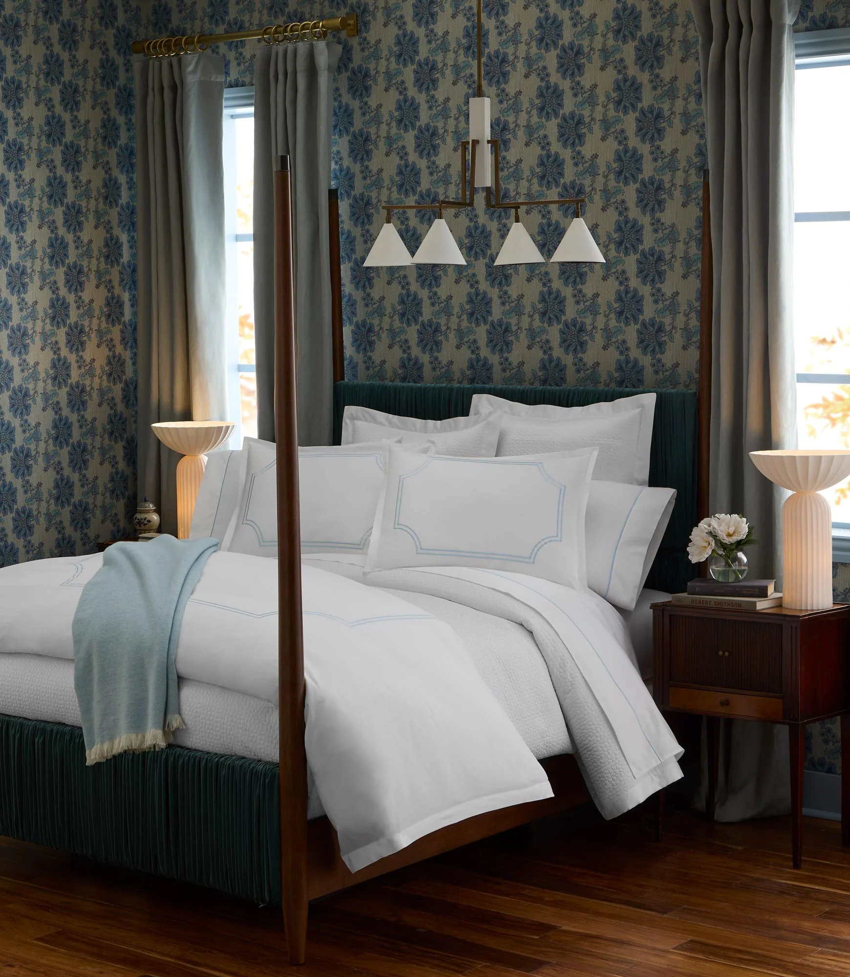 Deco Classic Embroidered Duvet Set - Image 4