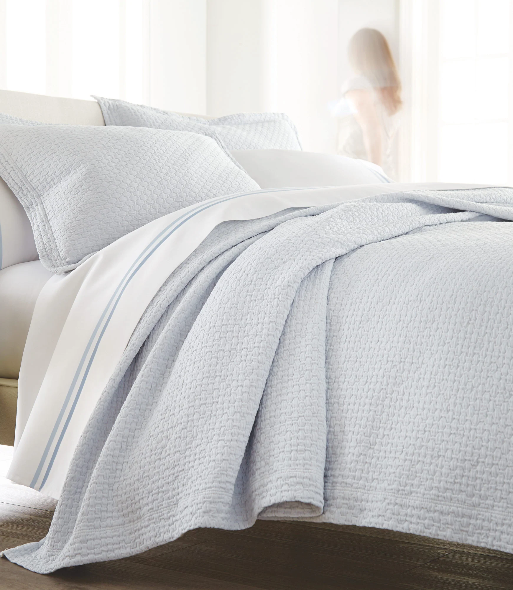 Juliet Matelassé Coverlet - Image 9